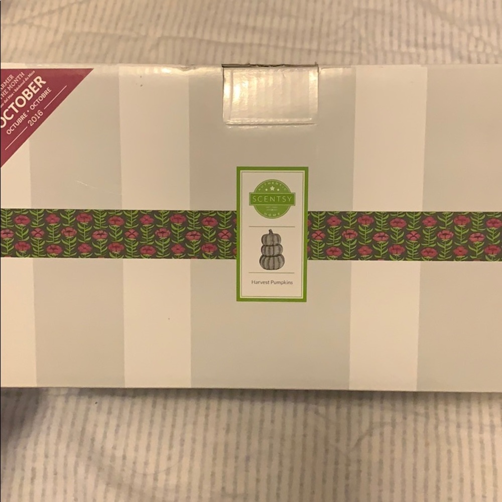 Harvest pumpkins scentsy warmer